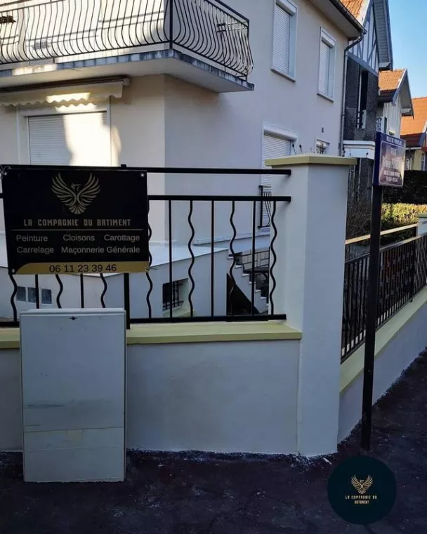 À qui s'adresser pour un mur de séparation entre voisins non mitoyens ?, Fontenay-le-Fleury, La Compagnie du Bâtiment